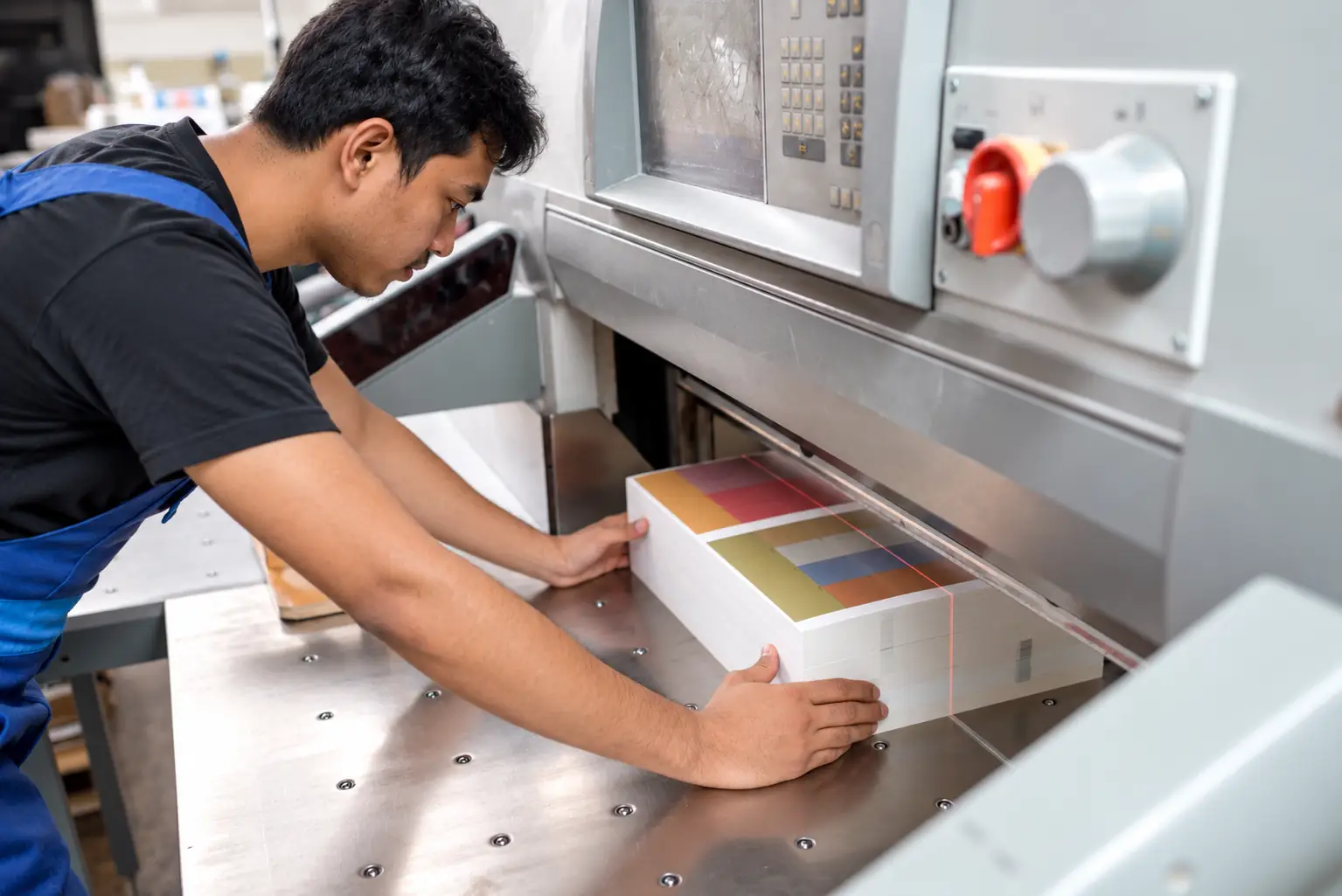 Proses finishing hasil cetak BIX PRINT
